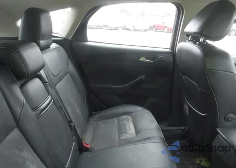 2013 Ford Focus Titanium z USA, uszkodzony, nr VIN 1FADP3N21DL348795